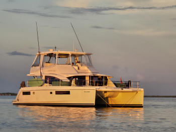 Blue Escape Leopard 51 Powercat, outside view