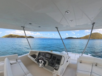 Blue Escape catamaran, flybridge
