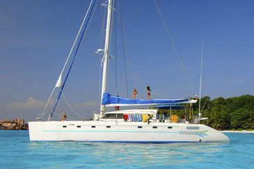 Catamaran Turquoise, Outside view